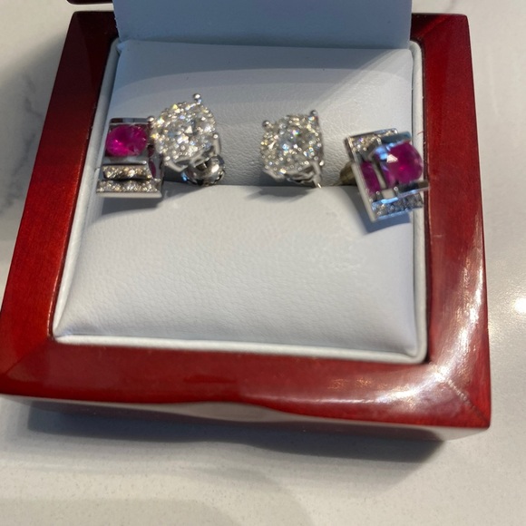 Beautiful diamond earrings almost new . - Picture 2 of 5